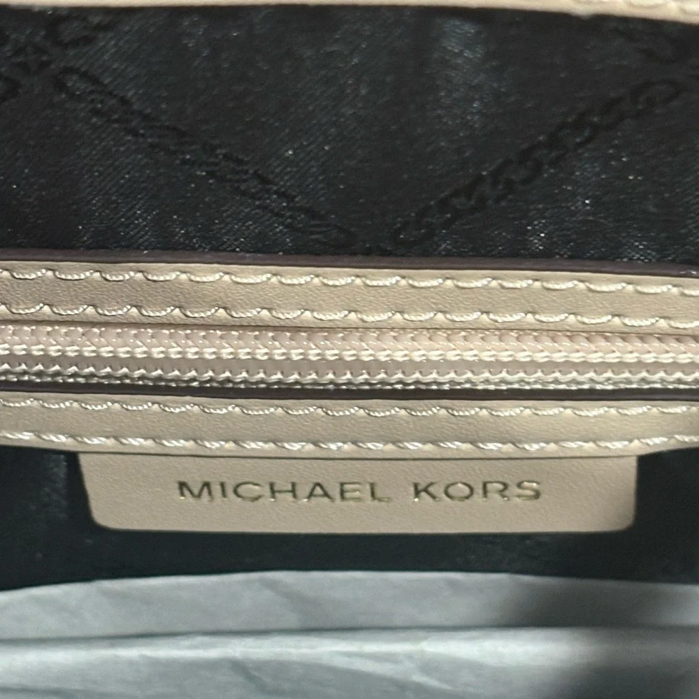 Michael Kors Black Patent Tote with Beige Handles & Matching Wallet - Picture 6 of 8